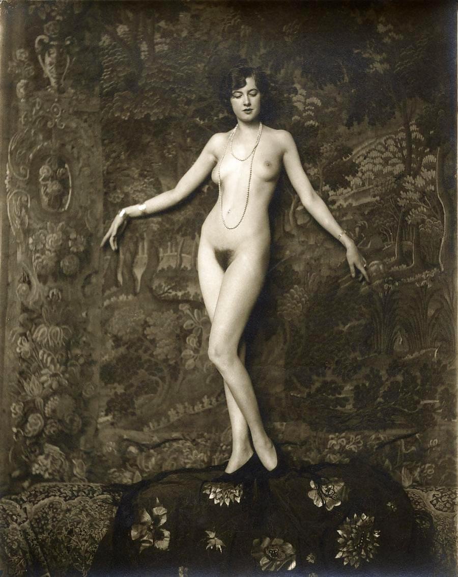 Alfred Cheney Johnston_~1930_Nude at the tapestry_2.jpg